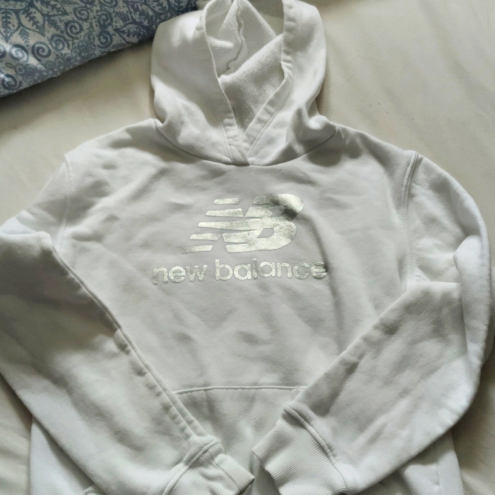 Girls new balance white sweatshirt size 14/16